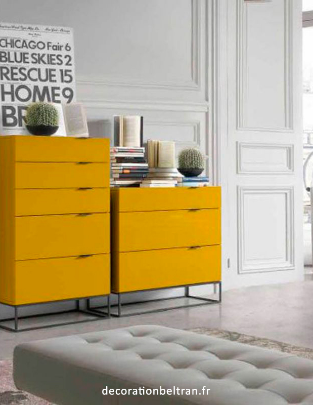 Et pourquoi pas une jolie laque pour donner une seconde vie à votre meuble ?