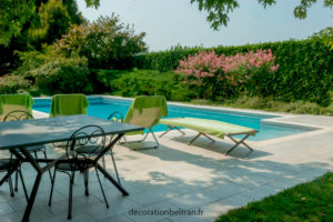 Près de la piscine ?